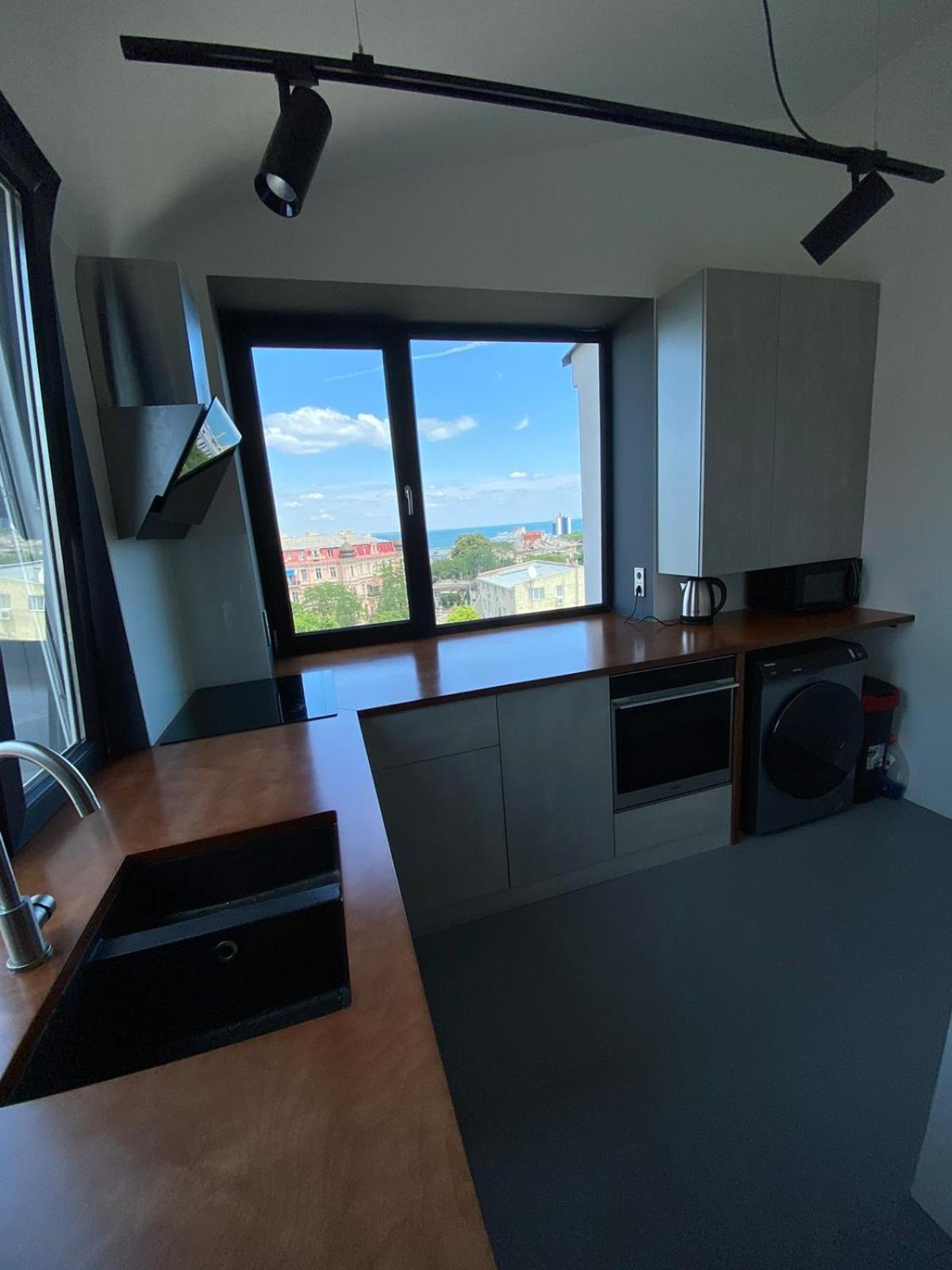 Sea View Apartment *